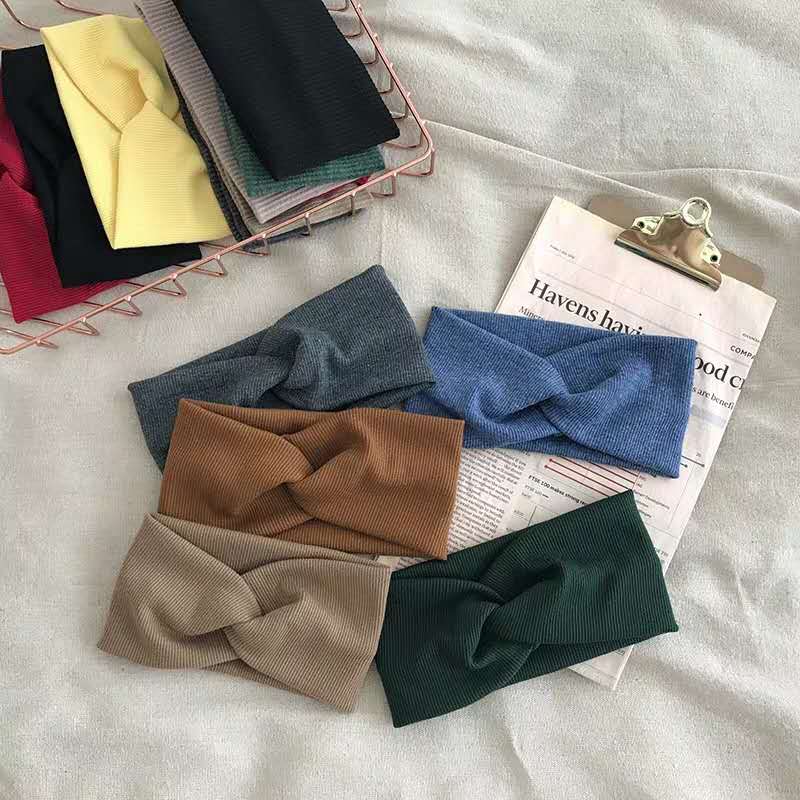 能把头发卷起来的发饰怎么戴,可以让两边头发蓬松起来的发饰