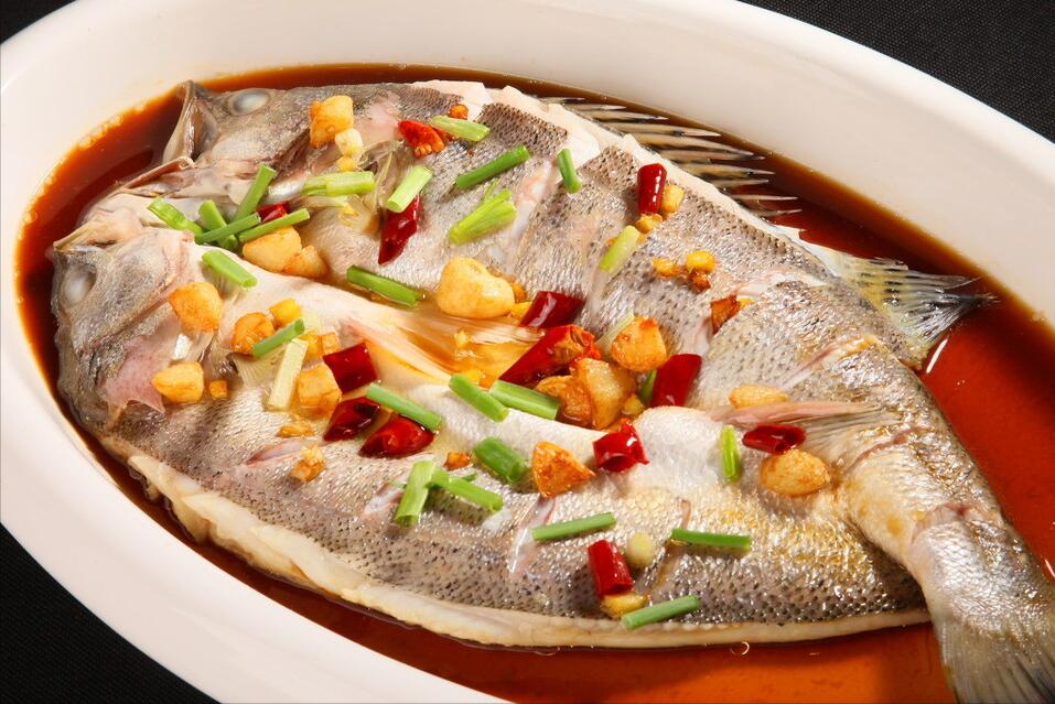 做清蒸鱼，调料不能乱加，牢记2不放，鱼肉鲜香嫩滑，不柴也不腥