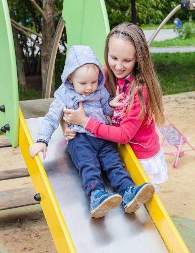 姐姐开学弟弟哭了想念姐姐,姐姐开学弟弟难过