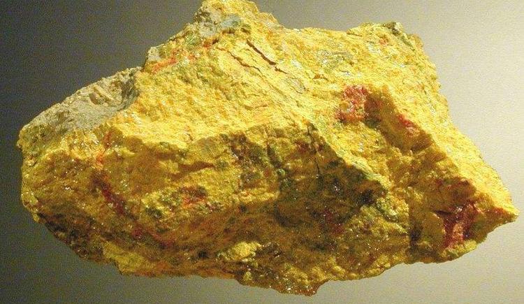 蛇最怕的雄黄是什么样子视频,蛇为什么怕雄黄视频