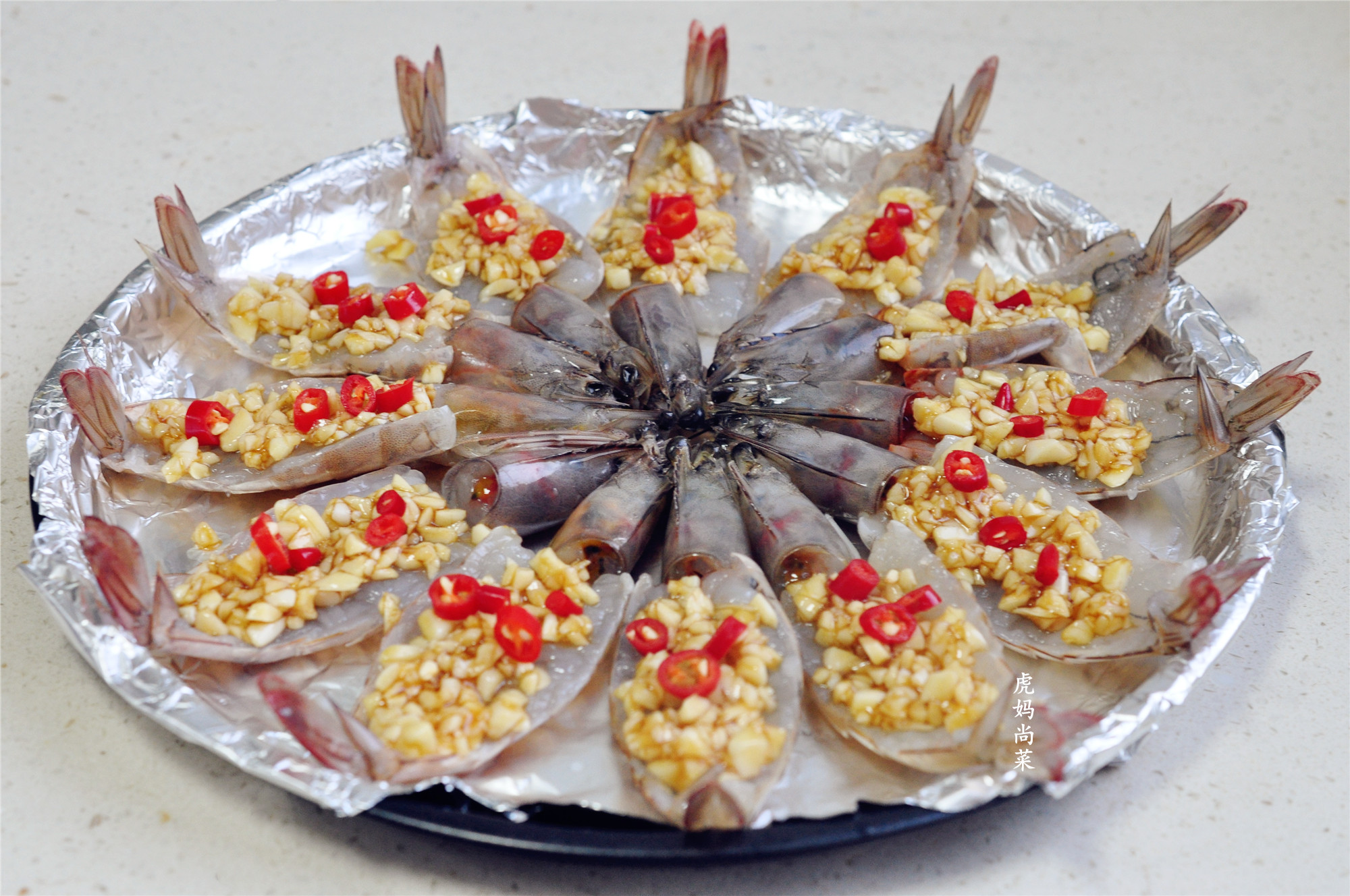 烤箱烤大虾简单的做法教程,无油版烤箱蒜蓉大虾