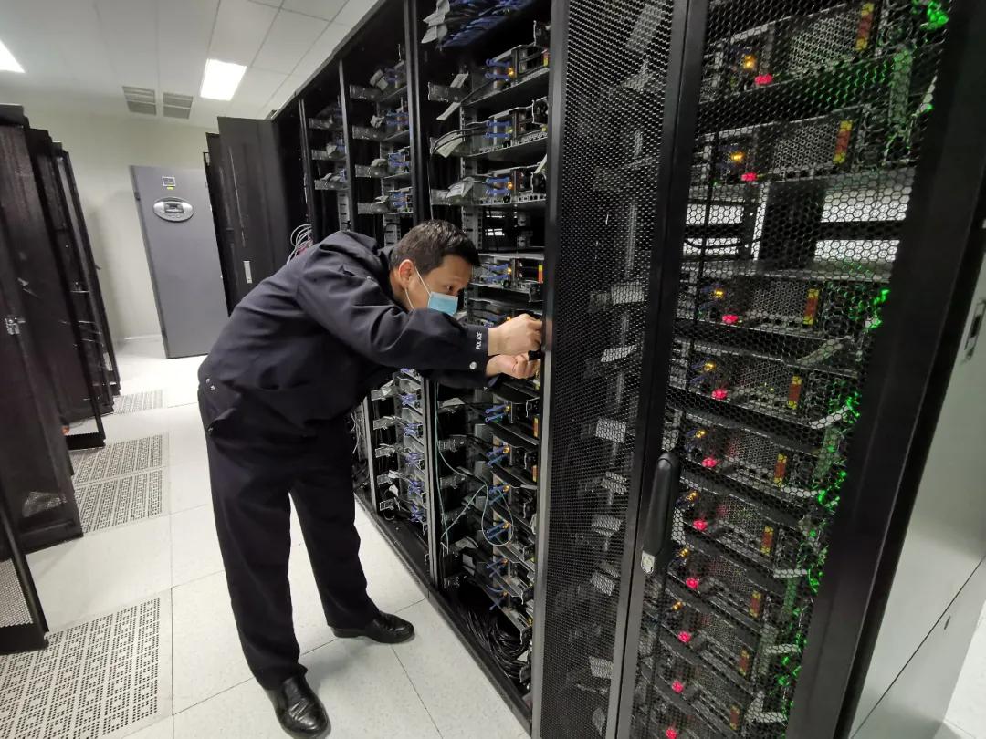 警察忙碌不回家,警察不回家下班吗