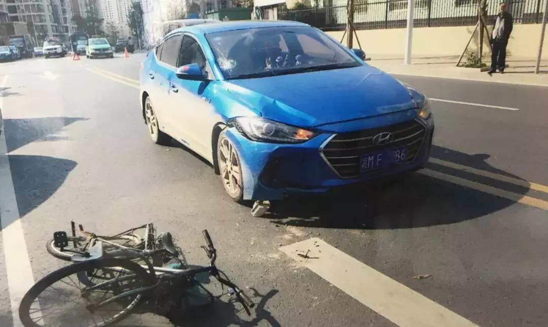 广东中山一男子逃逸,中山小伙骑摩托出车祸死亡