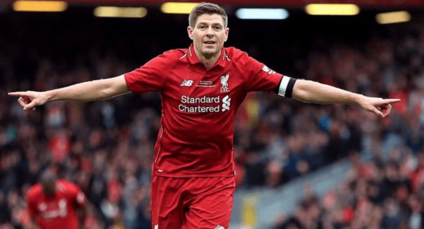 利物浦米兰慈善赛,老人看球赛哭了