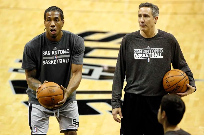 你投篮的时候盯着球看还是盯着框看？想不到这里竟有这么大学问