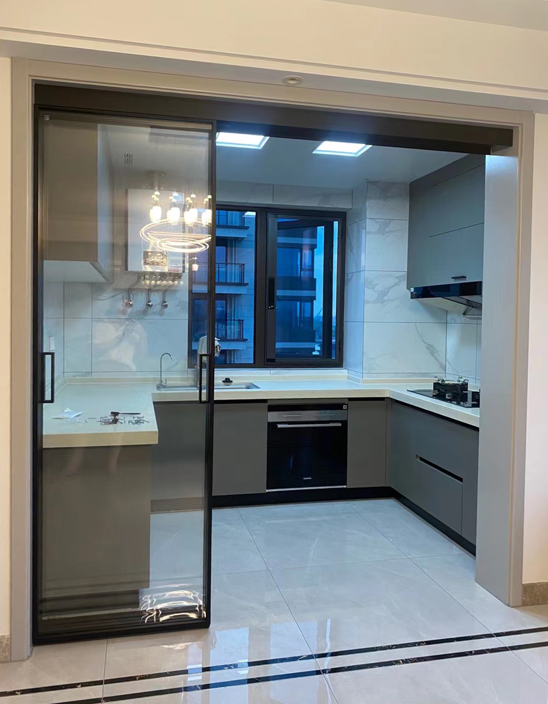 一门到顶房门套效果图,一房一厅隐形门效果图