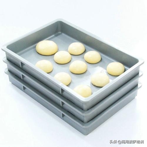 披萨做法家庭版冰箱冷藏发酵,自制披萨饼胚冷冻保存会硬吗