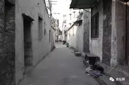 閲戝潧鏄弻闈㈠煄甯傚悧,閲戝潧鏄竴涓編涓界殑鍩庡競