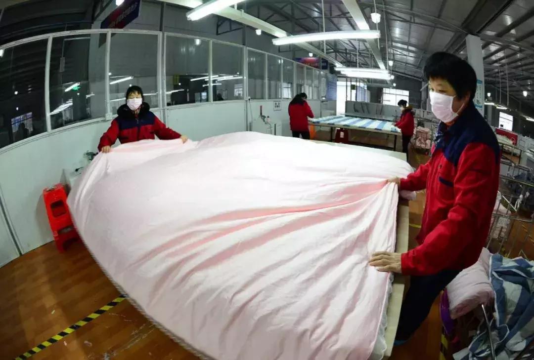 蚕丝被湿水,蚕丝被水太深怎么补救