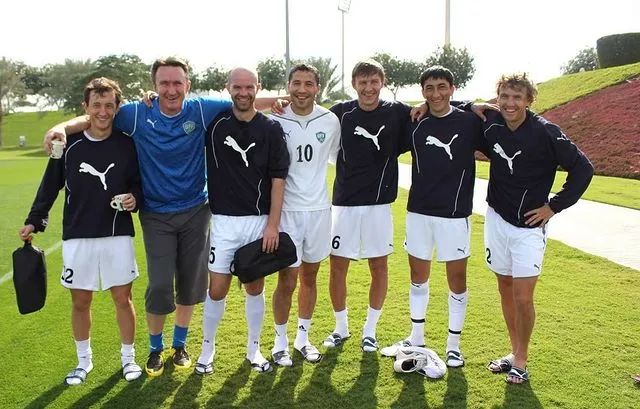 40强赛出局，乌兹别克斯坦足协召开审判大会！主帅领队互撕，艾哈迈多夫退出国家队，沧州雄狮是他最后一站