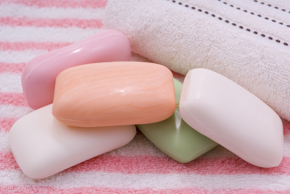 牛仔裤洗过晒干发黄怎么办,库存牛仔裤氧化发黄怎么处理