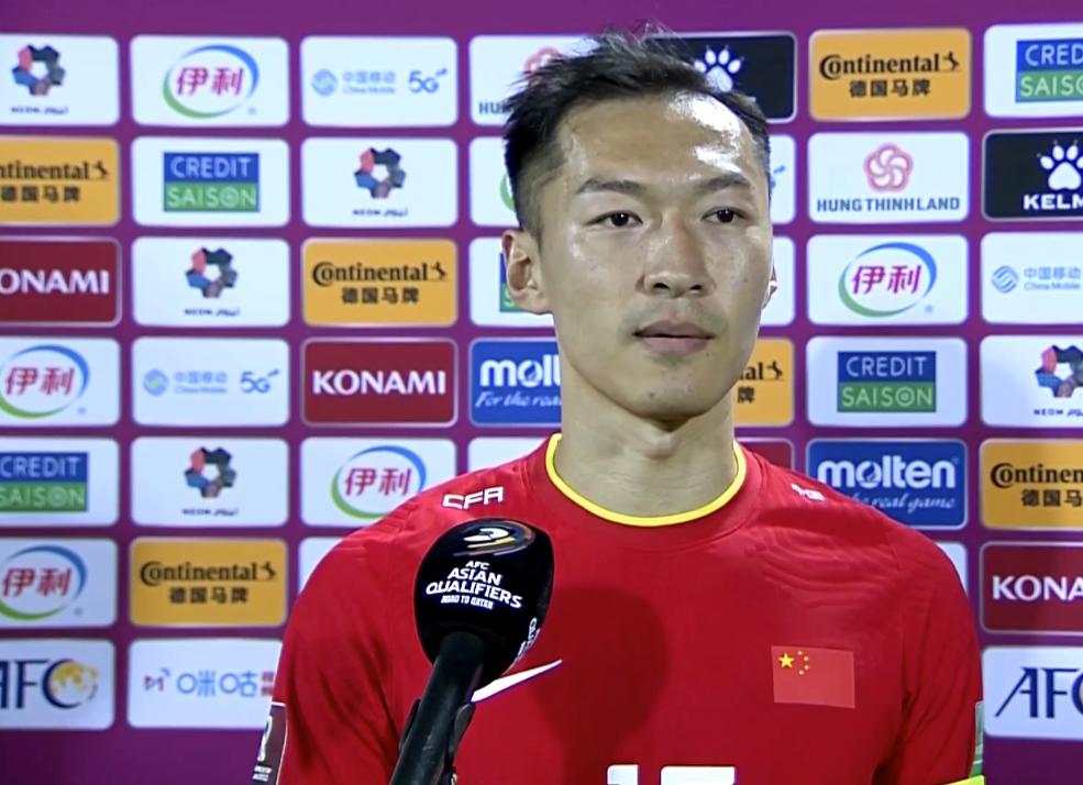 开场35秒吹刘海8次！李铁换下洛国富成转折点，主帅队长同时甩锅