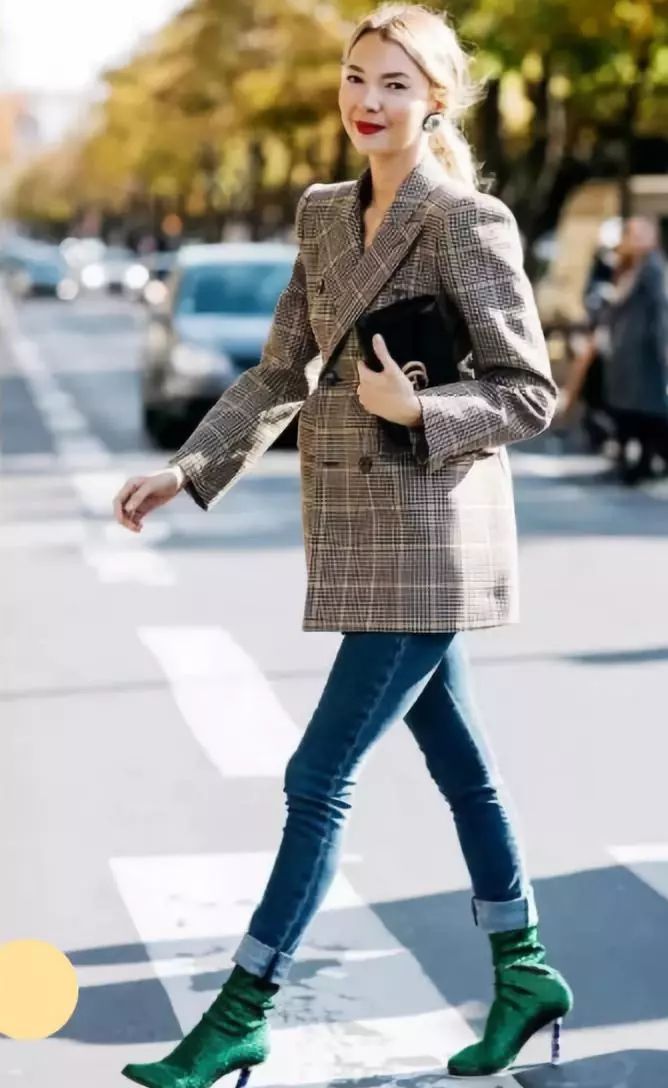 今年短靴怎么全部圆头的,划重点今年流行的短靴怎么穿