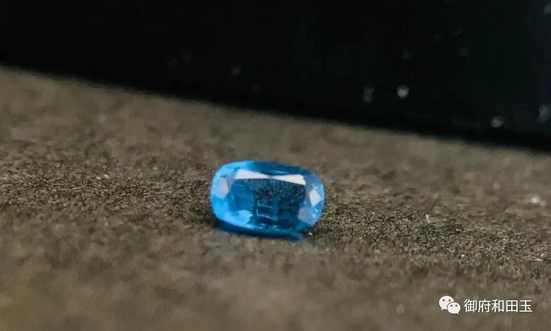 阿富汗蓝色石头叫什么,蓝色阿富汗石