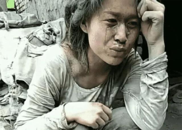 卖惨水泥妹现状,曾经靠卖惨红遍全网的水泥妹