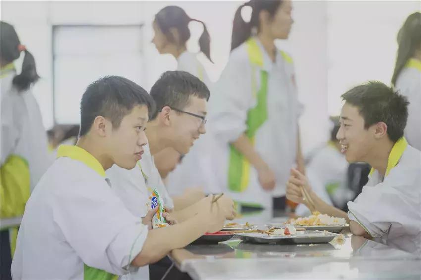 经开一中报名须知,叮咚您的备考秘籍已送达