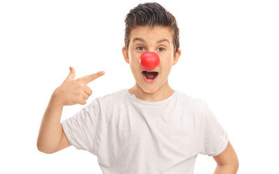 小孩鼻子里长红色肉球如何处理,小孩子鼻子上一个红点血管瘤