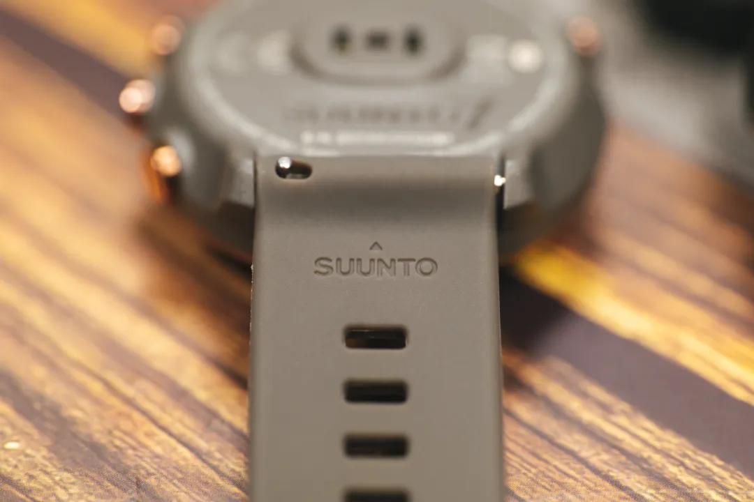 suunto手表哪个系列好,suunto颂拓7智能运动双系统手表