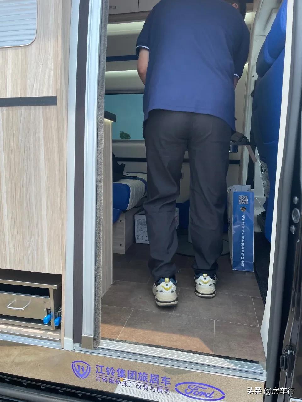 房车忽然电全没了,新能源洲际漫步者房车