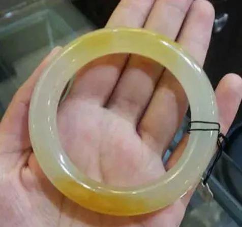 怎么买玉镯才能不会被坑,你的翡翠手镯买亏了吗