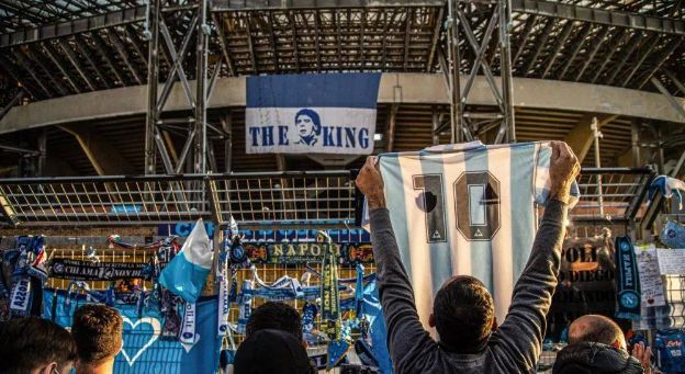 马拉多纳上帝之手拿冠军了吗,马拉多纳是梅西的什么人