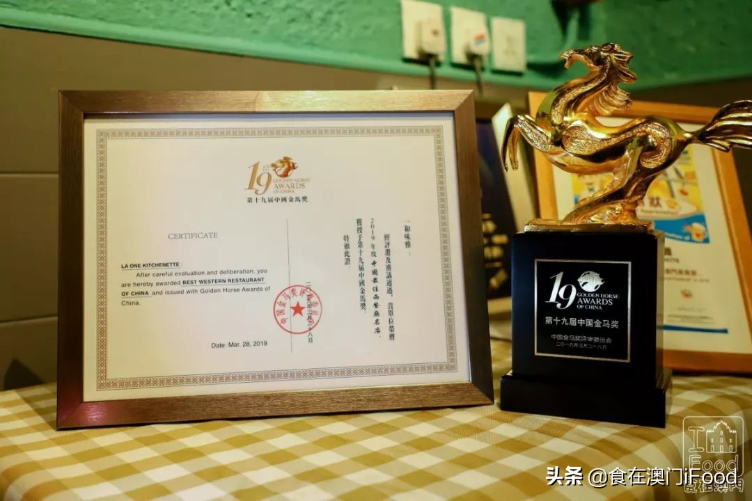 澳门探店|新马路有一家人气斜坡西餐厅!菠萝BB猪必吃