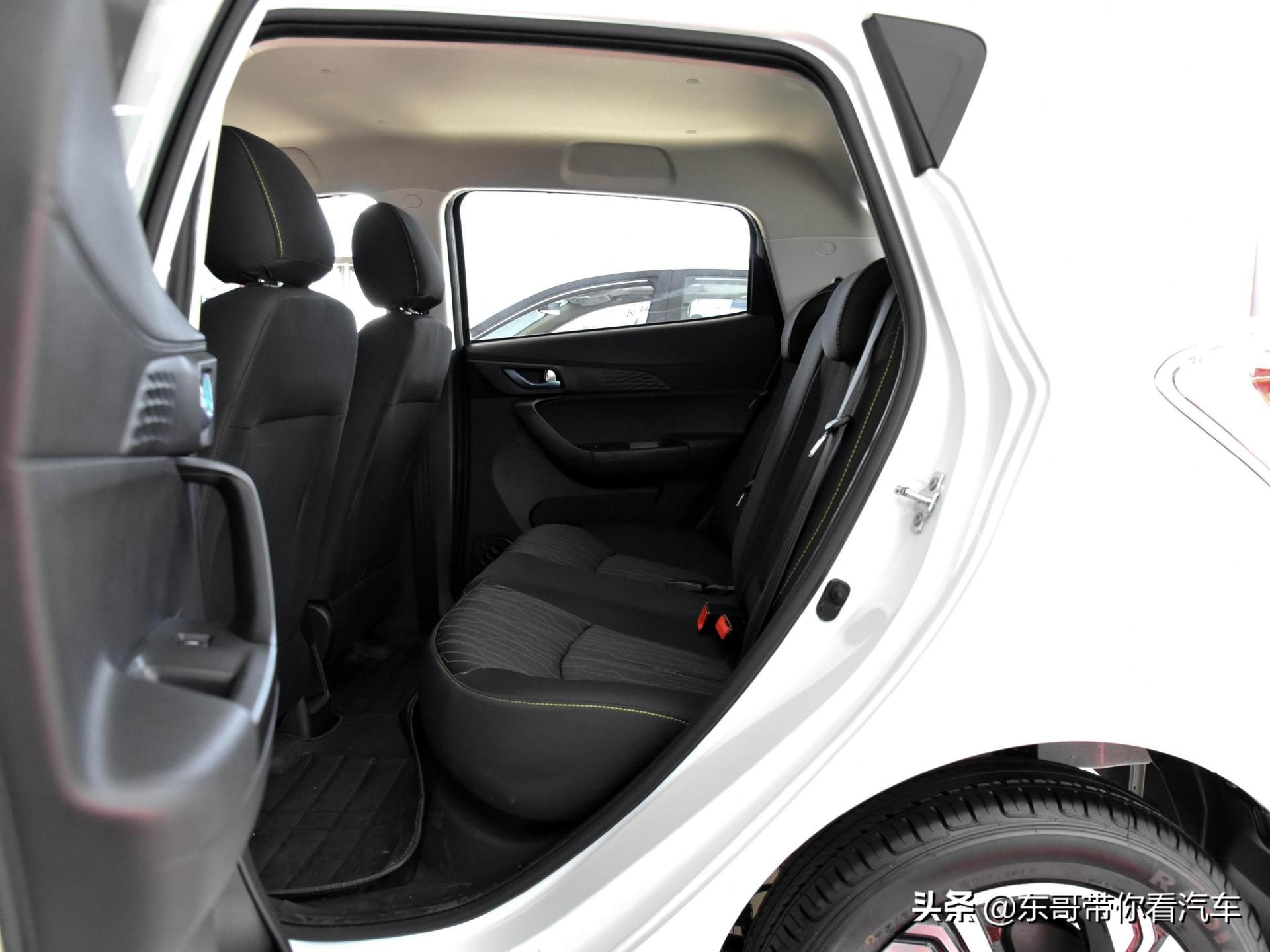 奔奔e-star新款,续航高价格低的微型纯电车