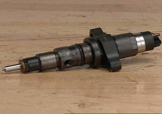 小松挖掘机pc240-8报e03故障码,小松pc200-8喷油器插头安装技巧