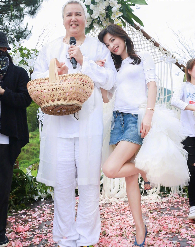 张庭发福,张庭50岁活成18岁让人羡慕的模样