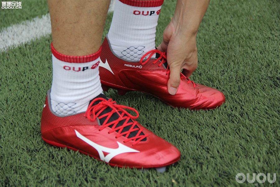 足球鞋实战测评nike暗煞,rebula足球鞋测评