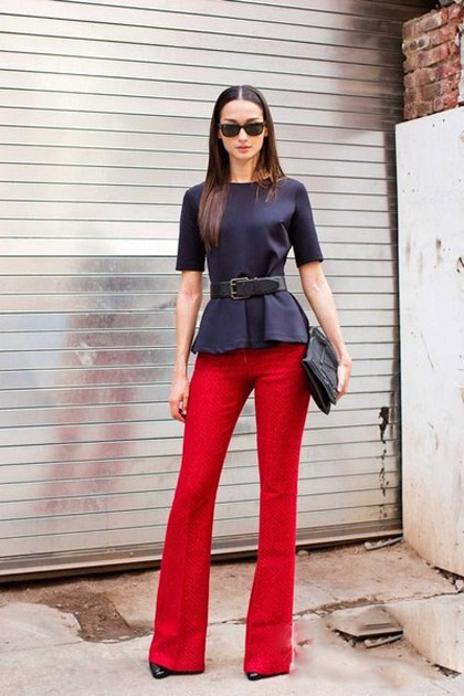 阔腿裤和喇叭裤哪个更时尚 (阔腿裤垂直感开叉喇叭裤)