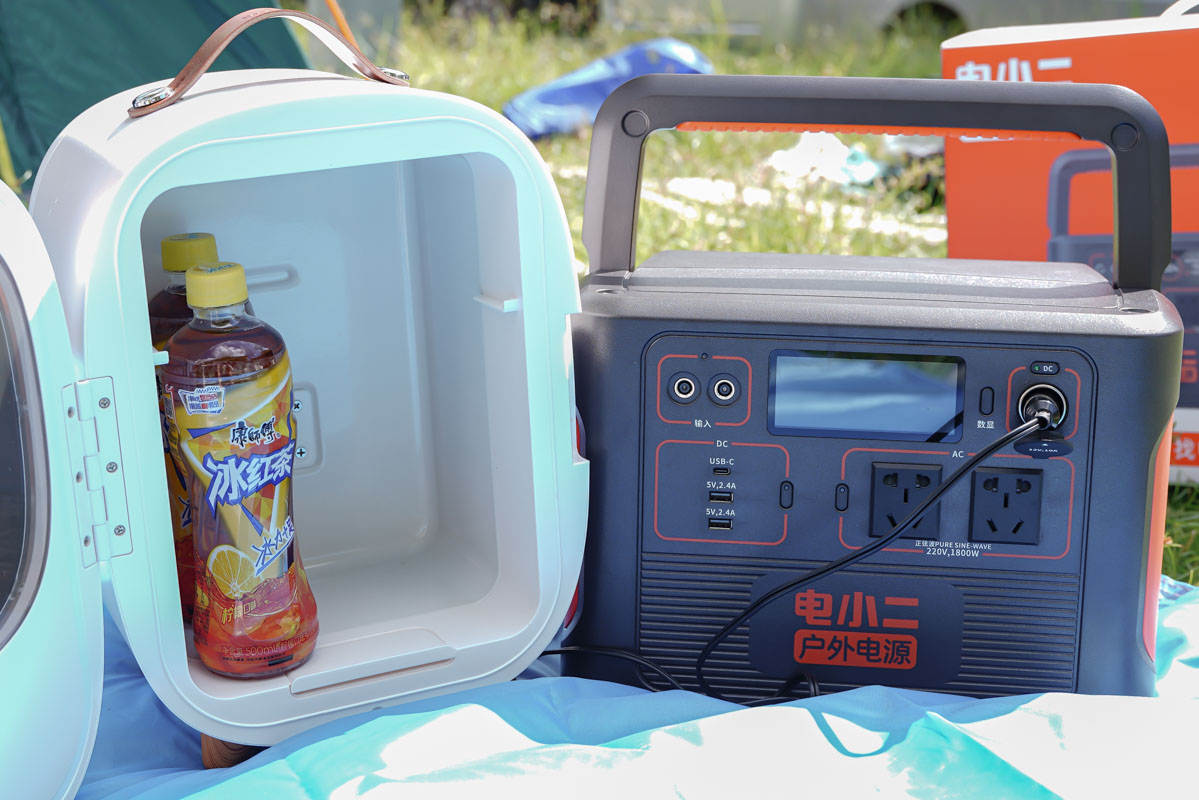 外出露营用电全靠它,电霸级别电小二户外电源1800W测评