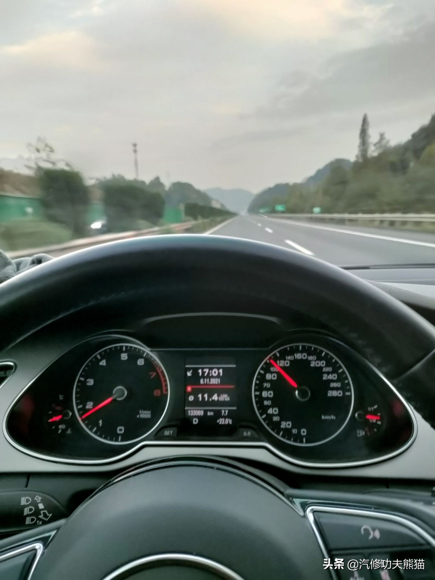 2013款奥迪a4l烧机油怎么解决,奥迪a4l突然全车无电是什么原因