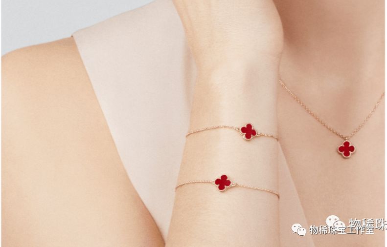 72岁女虎本命年戴什么首饰最好,本命年戴什么珠宝手链