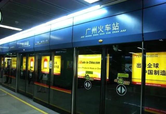 日本人坐地铁安静到可怕,日本的地铁安静的让人害怕