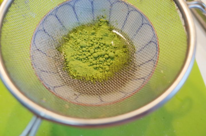 天冷了来一杯暖心热饮,天冷了给自己来杯奶茶