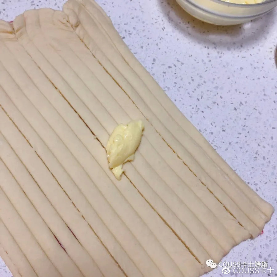 卡仕达酱酥粒面包,卡仕达酱蛋奶味面包