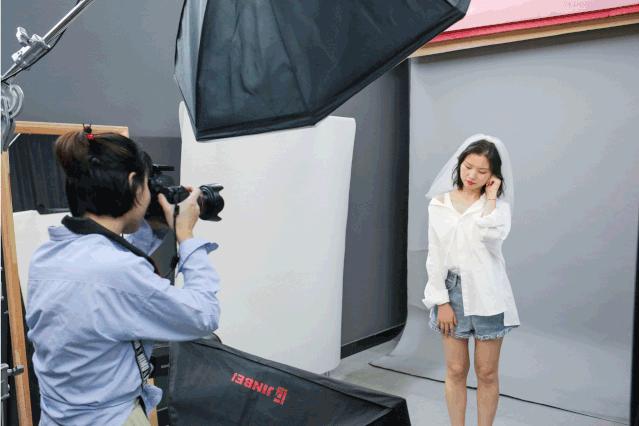 这是一条点开就能「笑着过七夕」的推送