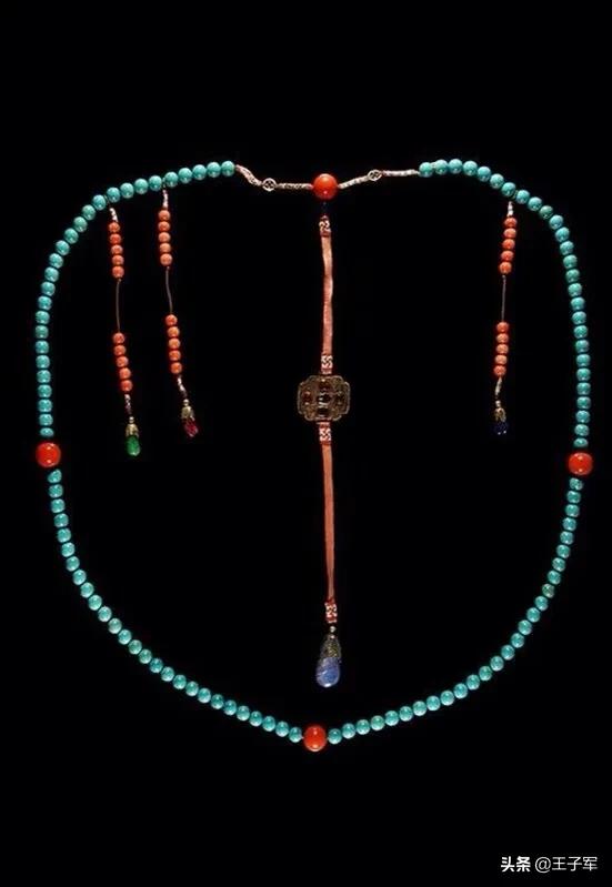 清朝官员戴的朝珠多少颗,清代皇上的朝珠是什么材质