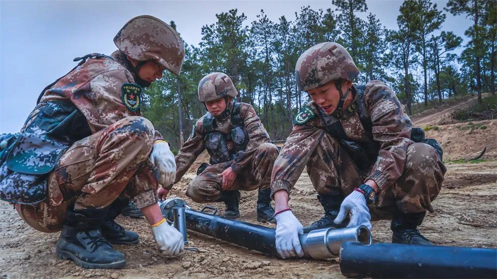 “抢修英雄连”四级军士长王晓磊，真英雄！