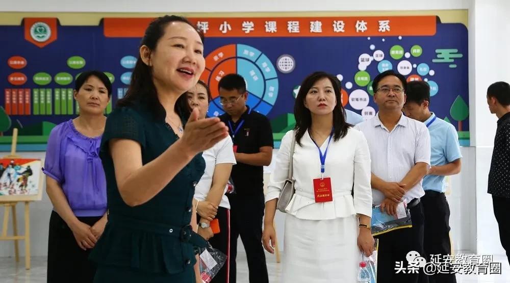 这个新扩建的学校太气派了,前来视察的领导赞不绝口