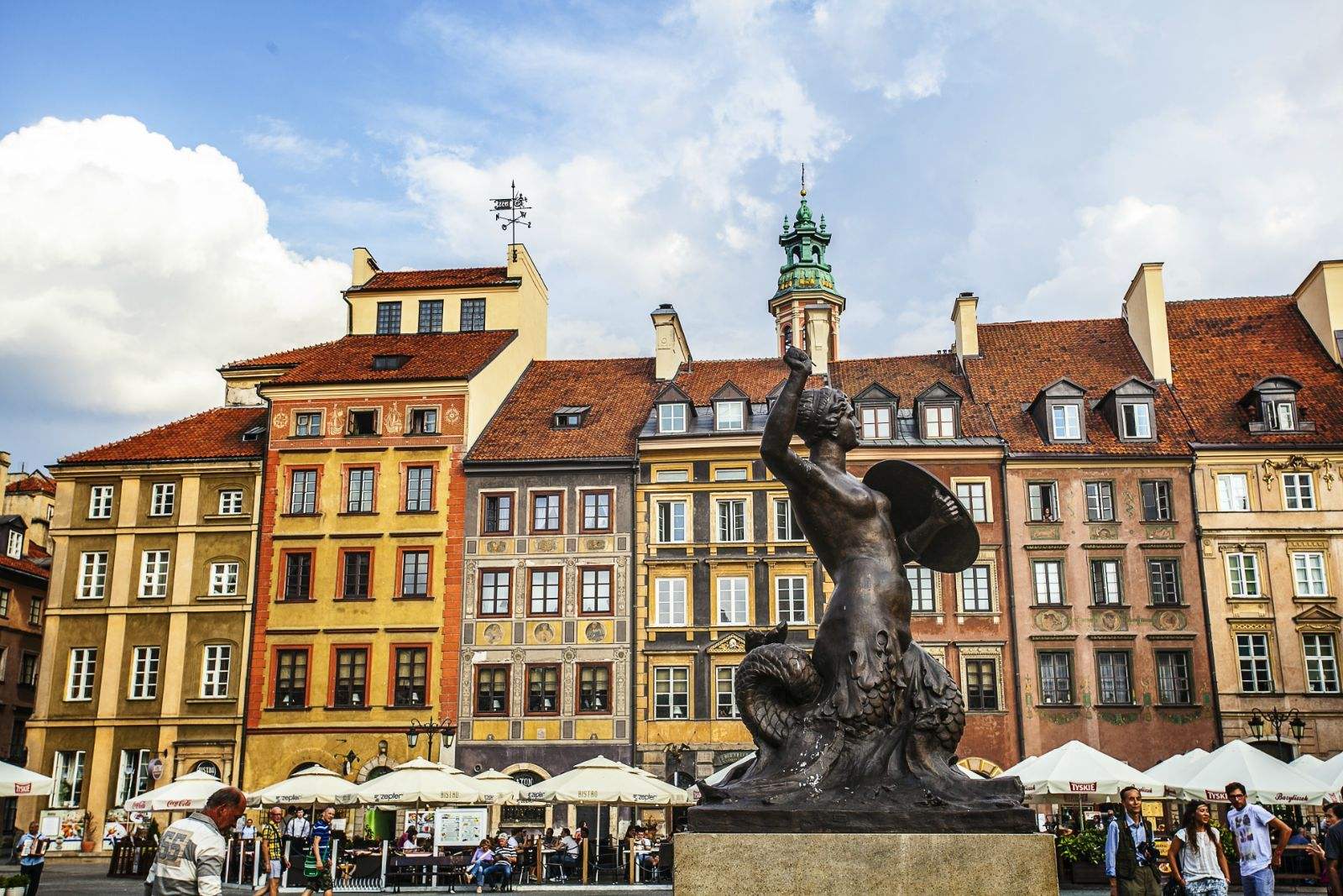 波兰经济发展较快，人均GDP近1.54万美元，离发达国家还有多远？