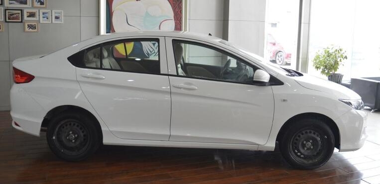 12年马自达6里程10万公里油耗多少,老款马自达6哪一年最值得买