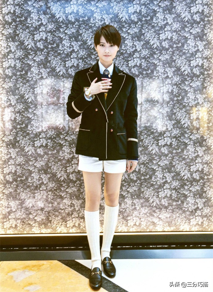 钟丽缇扮嫩扮出新高度,钟丽缇敢这样穿展示身材高贵优雅