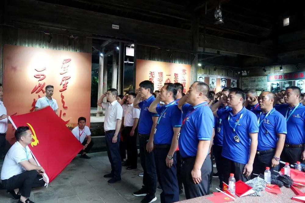 蓝天驾校召开庆祝中国*产党共**成立100周年暨“七一”总结表彰大会