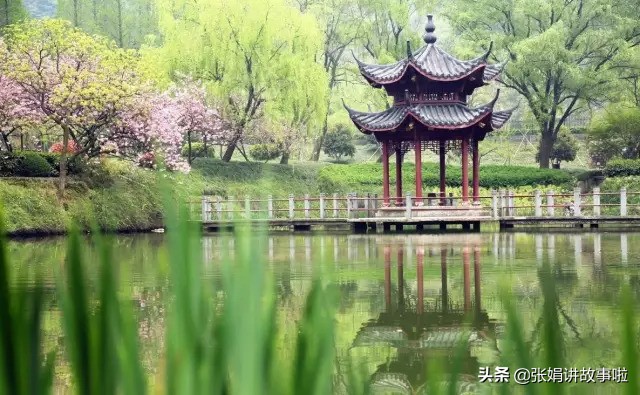 最能体现李白诗仙的诗,李白写诗奔放奇特