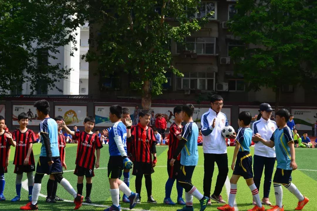 绿茵草地挥斥方遒阳光体育梦圆今朝