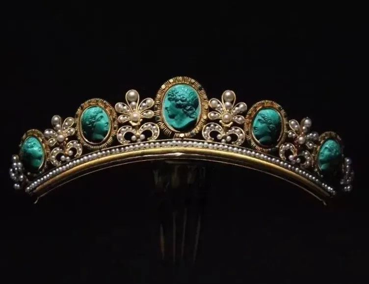 又硬又有韧性的宝石,硬度比较低的宝石