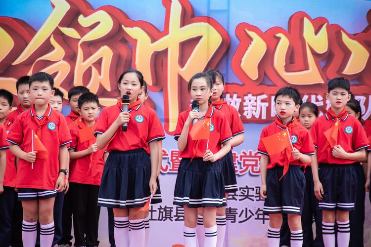 思源实验学校少先队入队仪式,社旗一小少先队入队仪式