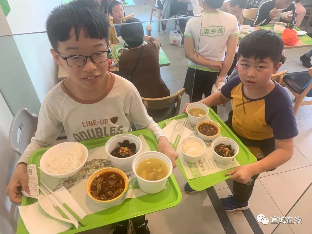 安徽宣城老乡鸡,广德老乡鸡排队视频